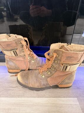 Sorel Tan/Brown Lace-Up Ankle Boots